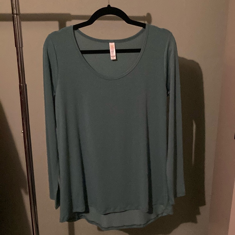 Lularoe medium greenish long sleeve lynnae shirt